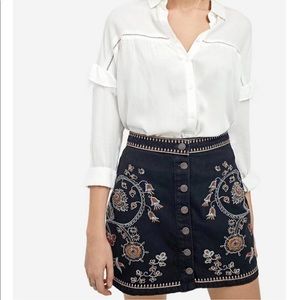 SALE Denim&Co Embroidered Black Denim Mini Skirt size 6